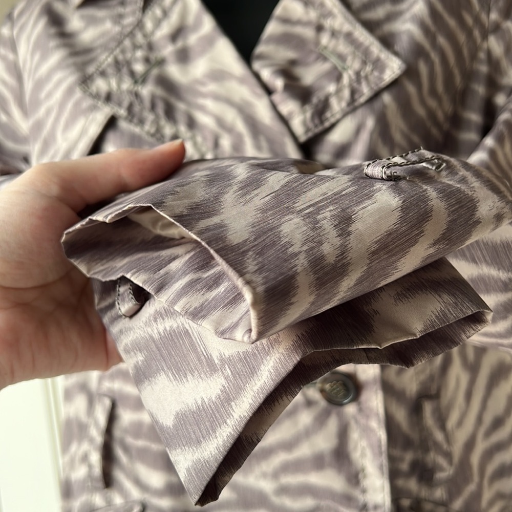 Jessica SIMPSON Tan and Grey Animal Print Cropped Rain Jacket Medium - Picture 10 of 15